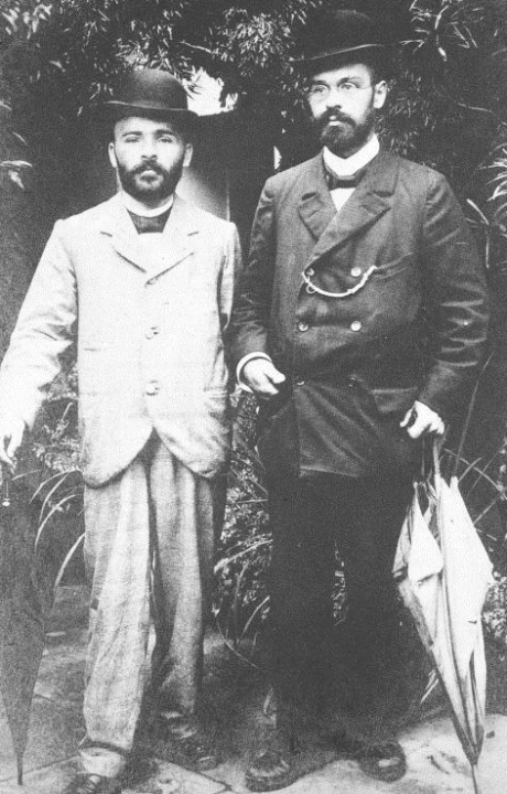 Mit Schirm, Charme und Melone am Amazonas: Göldi (rechts) und sein botanischer Mitstreiter Jacques Huber, der sein Nachfolger als Direktor des Museums wurde. Bild: Unbekannter Fotograf.